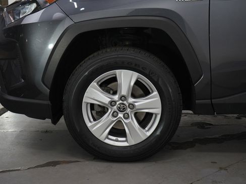 Used 2021 Toyota RAV4 LE AWD/4WD image 28
