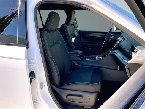 New 2026 Jeep Grand Cherokee Laredo AWD/4WD image 16