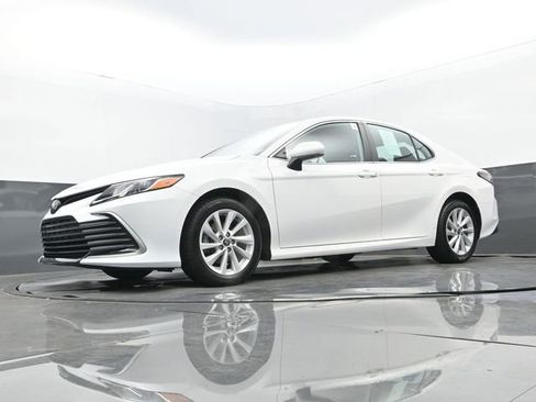 Used 2022 Toyota Camry LE FWD image 28