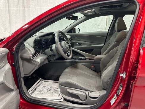 Used 2025 Hyundai Elantra SEL w/ Cargo Package image 10