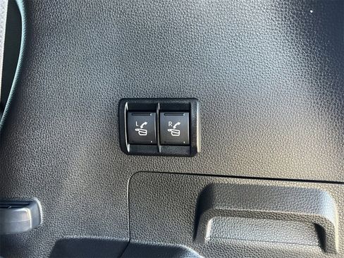 Used 2025 Toyota Sequoia Platinum image 32