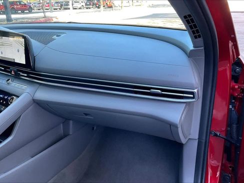 Certified 2025 Hyundai Elantra SEL image 15