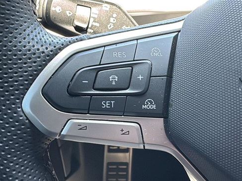Certified 2025 Volkswagen Tiguan SE R-Line AWD/4WD image 20