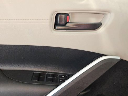 Used 2024 Toyota Corolla Cross L image 6