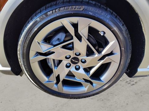 Used 2023 Genesis GV60 Performance image 9