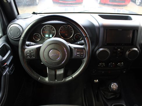 Used 2018 Jeep Wrangler Unlimited Sport S image 38