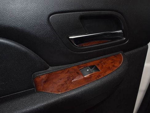 Used 2010 Chevrolet Suburban LTZ image 25