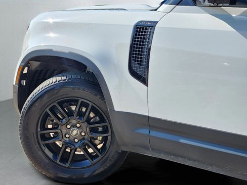 Used 2025 Land Rover Defender 110 S image 6