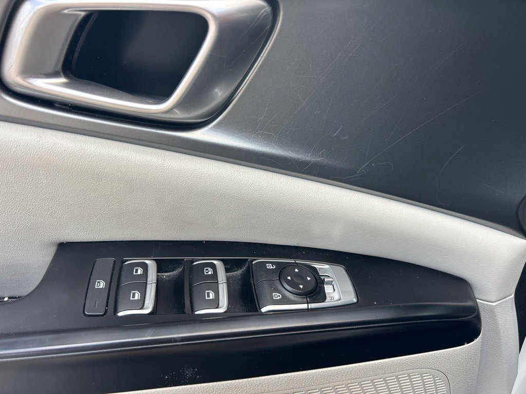 Used 2024 Kia Carnival LX FWD image 13
