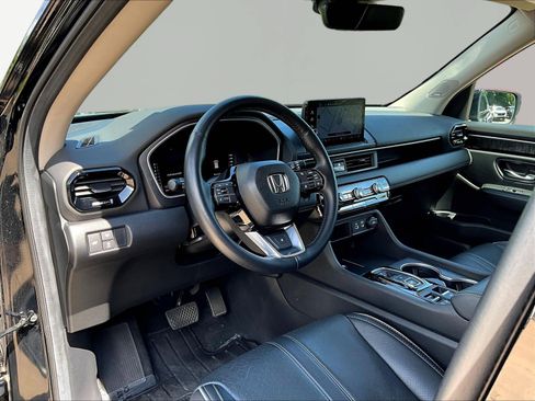 Used 2025 Honda Pilot Elite image 17