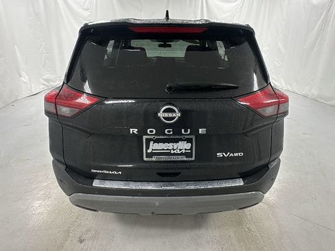 Used 2023 Nissan Rogue SV image 4
