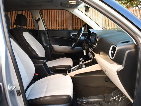 Used 2022 Hyundai Venue SEL w/ Cargo Package image 18