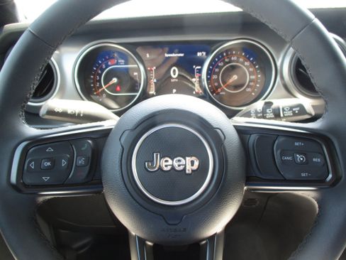 Used 2023 Jeep Wrangler Unlimited Sport w/ Sun And Sound Package AWD/4WD image 11