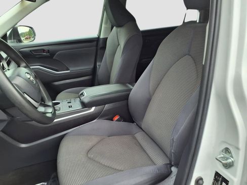 Used 2023 Toyota Highlander L image 15
