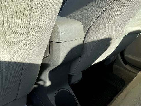 Used 2010 Ford Focus SE FWD image 10
