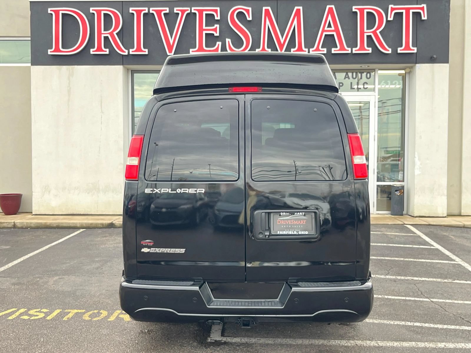 Used 2018 Chevrolet Express 2500 Extended w/ Enhanced Convenience Package RWD image 5