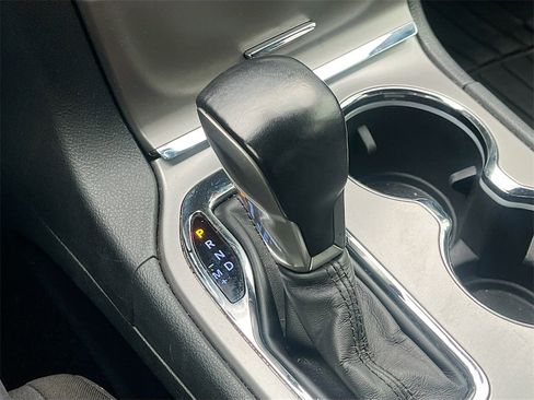 Used 2020 Jeep Grand Cherokee Laredo image 16