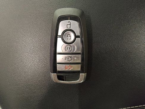 Used 2019 Ford Edge Titanium w/ Cold Weather Package image 32