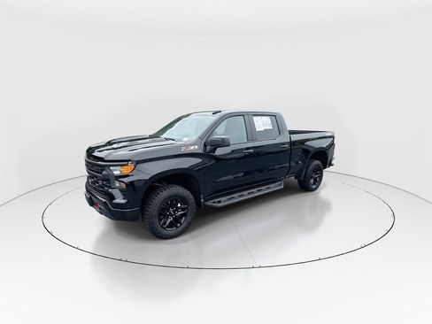 Used 2025 Chevrolet Silverado 1500 Custom Trail Boss AWD/4WD image 4