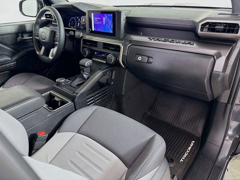 Used 2025 Toyota Tacoma TRD Sport AWD/4WD image 26