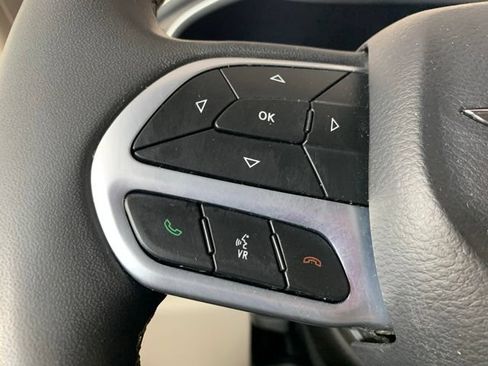 Used 2024 Chrysler Pacifica Touring-L FWD image 29