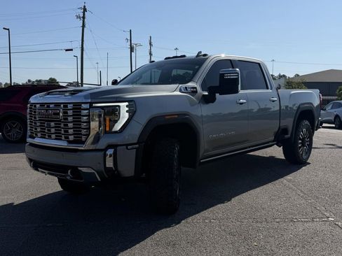 Used 2024 GMC Sierra 2500 Denali w/ Denali Reserve Package AWD/4WD image 2