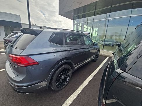 Used 2020 Volkswagen Tiguan SE R-Line image 3