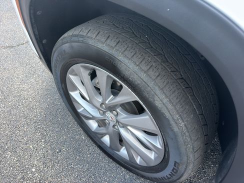 Used 2025 Buick Enclave Preferred AWD/4WD image 8