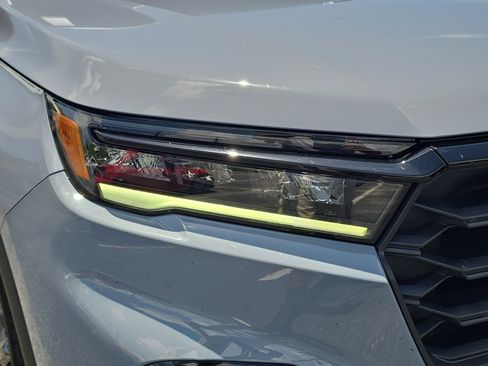 Certified 2025 Honda Pilot Sport image 7