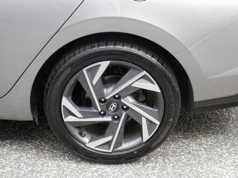 Used 2025 Hyundai Elantra SEL FWD image 12