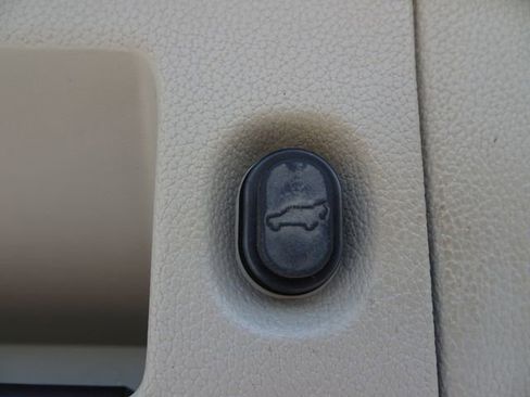 Used 2017 Cadillac Escalade Luxury AWD/4WD image 35