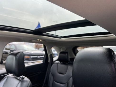 Used 2022 Ford Edge Titanium AWD/4WD image 25