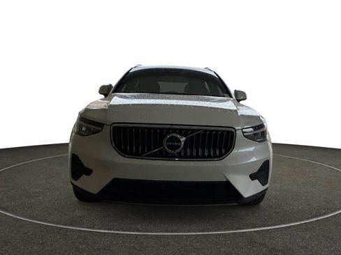 Used 2025 Volvo XC40 B5 Core image 9