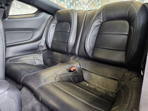 Used 2018 Ford Mustang Coupe image 4