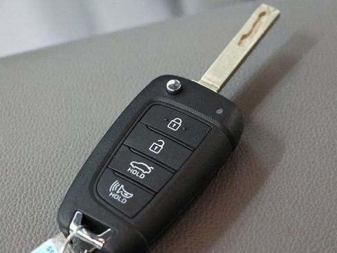 Used 2025 Hyundai Elantra SE FWD image 31