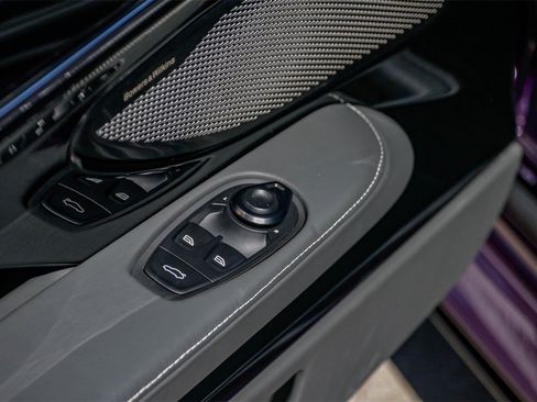 Used 2024 Aston Martin DB12 Coupe image 28