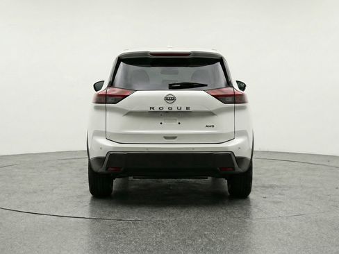 Used 2025 Nissan Rogue SV image 7