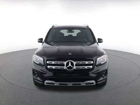 Used 2025 Mercedes-Benz GLB 250 4MATIC image 2