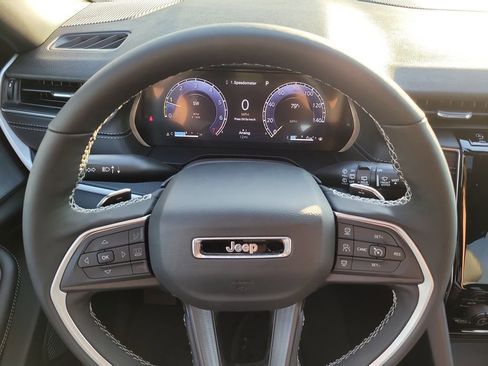 New 2025 Jeep Grand Cherokee Altitude image 29