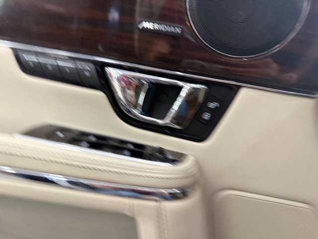 Used 2014 Jaguar XJ L Portfolio RWD image 22