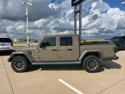 Used 2020 Jeep Gladiator Overland w/ Popular Equipment Package AWD/4WD image 3
