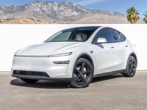 Used 2026 Tesla Model Y 2WD image 1