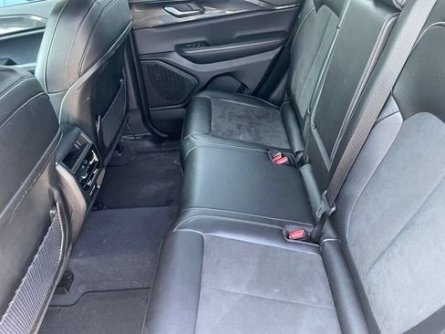 Used 2023 Jeep Grand Cherokee Altitude AWD/4WD image 10