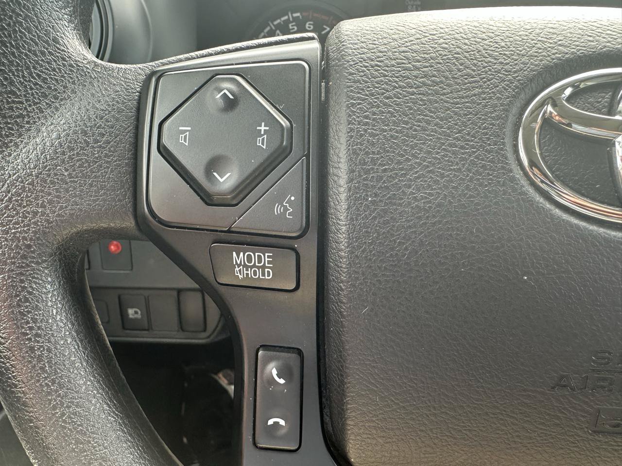 Used 2022 Toyota Tacoma SR RWD image 9