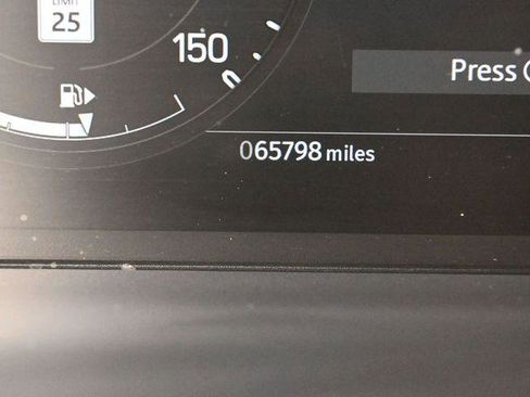 Used 2023 Land Rover Defender 90 X-Dynamic SE image 20