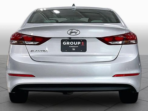 Used 2017 Hyundai Elantra SE FWD image 5