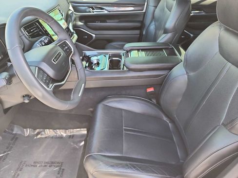 Used 2023 Jeep Wagoneer 4WD image 14