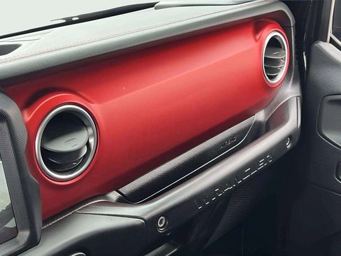 Used 2019 Jeep Wrangler Rubicon w/ Uconnect 4C Nav & Sound Group image 31