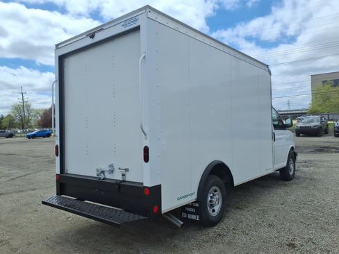 New 2025 GMC Savana 3500 w/ Power Convenience Package RWD image 4