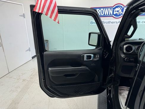 Used 2019 Jeep Wrangler Unlimited Sahara w/ Safety Group AWD/4WD image 14